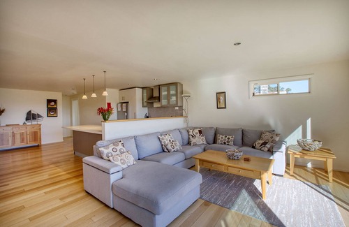Binalong Bay House | Quarterdeck Apartment
