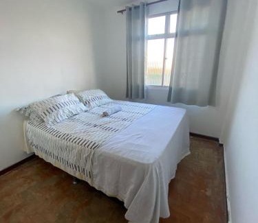 Rio Vermelho Apartment | Quarto no Rio Vermelho laranja