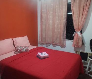 Rio Vermelho Apartment | Quarto no Rio Vermelho laranja