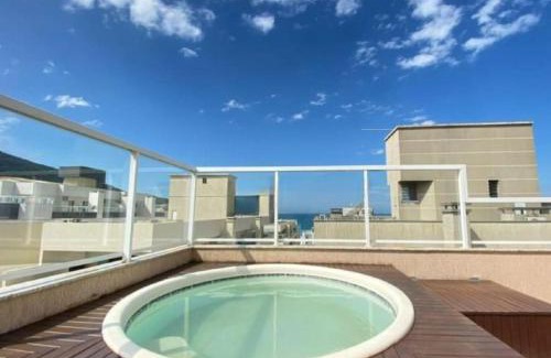 Bombas Apartment | Quarto, o banheiro é de uso exclusivo do hóspede e fica localizado no corredor , piscina compartilhada, não é o apartamento inteiro, somente o quarto