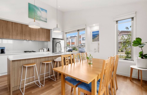 Torquay House | Quay One - Conveniently Located, Modern on Tassell
