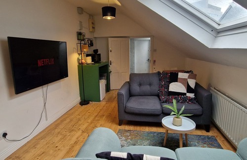 Cork City Centre Apartment | Quayside 2BD Above Live Music Venue & Bar