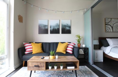 Lower Queen Anne Apartment | Queen Anne Abode - 1 Block from CPA! - Free Parking!