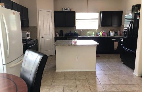 Austin House | Queen Bed Room With Bath 20 Mins To Tesla
