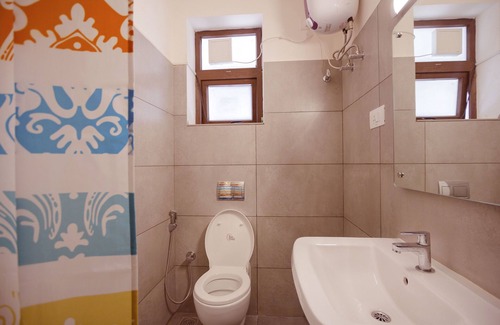Mylapore Tiruvallikk Apartment | Queen Room with Breakfast in a shared 3BR apartment