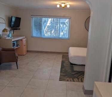 Saint Simons Island Hotel | Queen's Court Inn