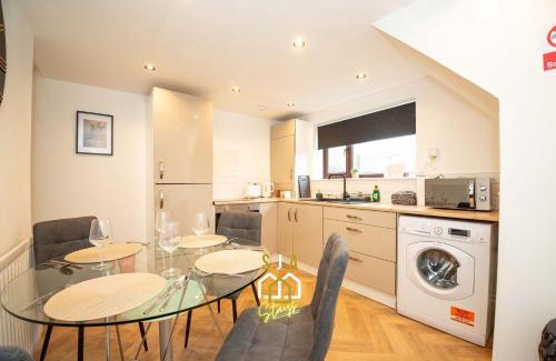 Peterhead Apartment | Queen Street Stay - SJA Stays - Modern 2 Bed Apartment
