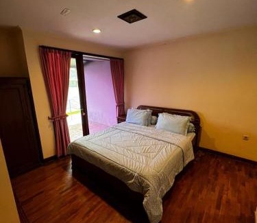 Cipanas Villa | queen villa Bukit Danau puncak cipanas