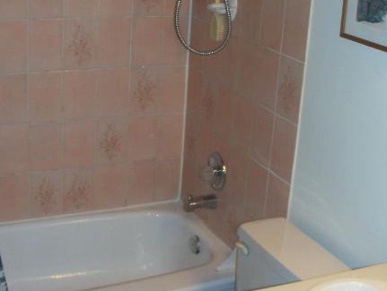 Whitehorse House | Queen, walk to village center