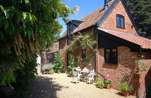 Saxmundham Cottage | Queenies – A cosy Cottage full of character in a private Nature Reserve