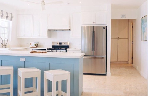 Silver Sands House | Queens 3-Beachfront Villa - Swimming pool, staff
