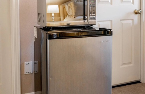 San Tomas Apartment | "Queens Palace" Studio Apt Business Ready - San Jose