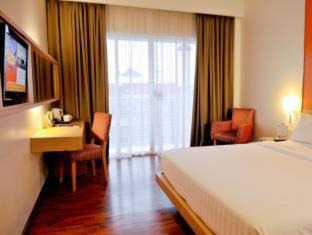 Semarang Hotel | Quest Hotel Simpang Lima - Semarang by ASTON