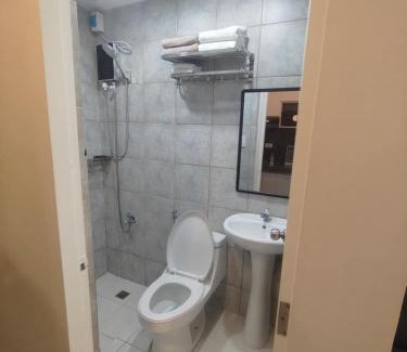 South Triangle Hotel | Quezon City Apartment 2 Condo-Hotel with Pool View