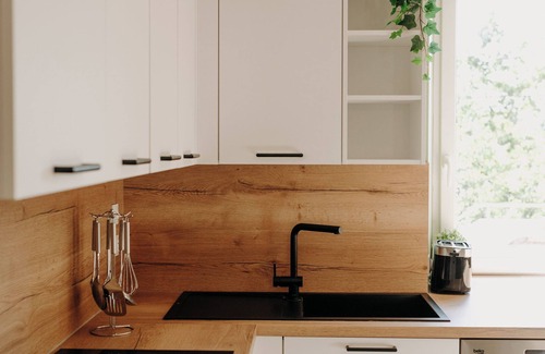 Saint-Etienne-de-Fontbellon House | Quiet town house with parking, courtyard, wifi and Clim, green lane