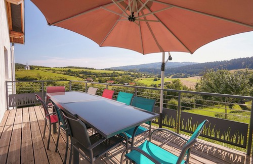 Ouhans Apartment | Quiet 12-person apartment in the heart of the Loue valley