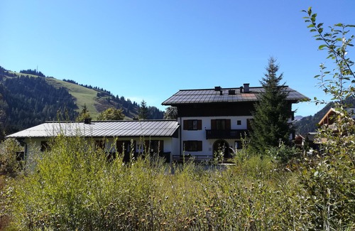 Hinterthal Apartment | Quiet 1st floor flat 1st slope right outside, 200 yards from the nursery slopes