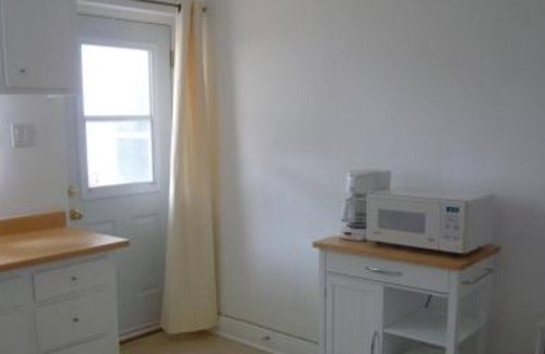 Ville-Emard Condo | Quiet 2-Bedroom Apart With Garden - Montreal