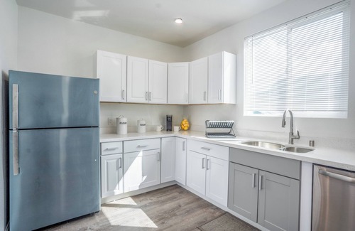 Paradise Park Apartment | Quiet 2 Bedroom Apartment near Berkeley/Emeryville Boarders