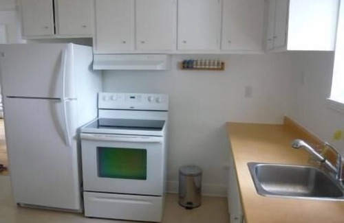 Ville-Emard Apartment | Quiet 2-Bedroom-Furnished Apart, Large Garden, Parking available, Subway Nearby