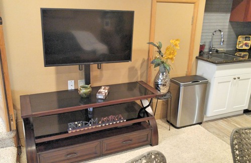 Inglewood House | Quiet 2 Bedroom Suite in a Partial Lake View House with Fully Fenced Backyard