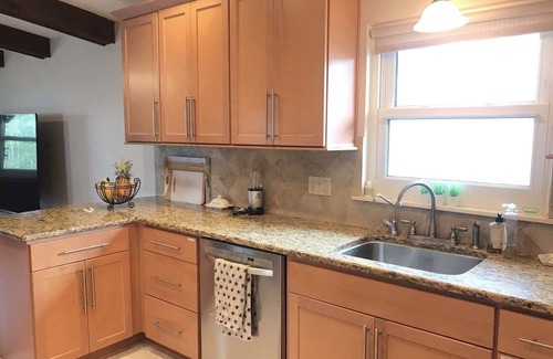 North Bay Hills House | Quiet 2-BR house w/pool & office. Monthly rental.