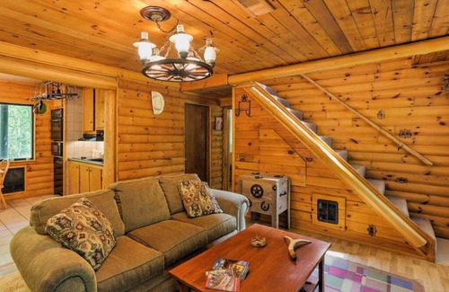 Marble Falls Cabin | Quiet 2BR Jasper Cabin w/Tranquil Creek Views