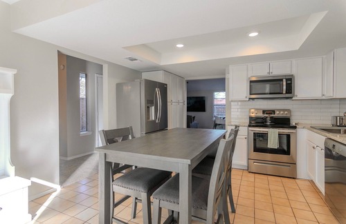 Bedford House | Quiet 3bd/2.5 bath near DFW Airport, Running Trails, Sports & Entertainment