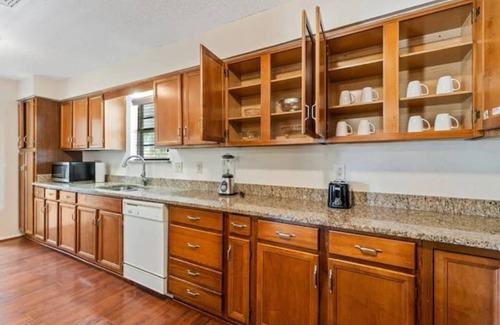 Bedford House | Quiet 4BR home near DFW Airport