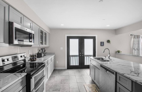 Silver Spring House | Quiet 7BR Silver Spring