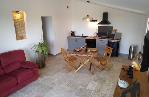 Berson House | Quiet accommodation with private jacuzzi at will