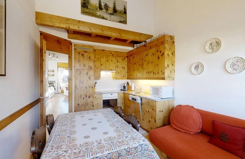 Silvaplana Apartment | Quiet and bright 3½-roomed and two-storeyed apartment, 107m2, facing southwest w
