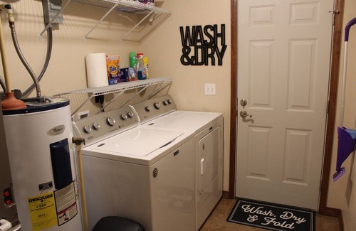 Joplin House | Quiet and Comfortable! 5 minutes away from parks/hospitals