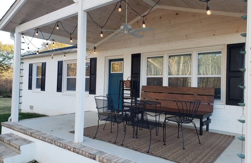 Barium Springs Cottage | Quiet and cozy cottage hidden on the banks of Lake Norman