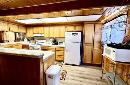Whispering Forest House | Quiet and family friendly 3-bedroom house with WiFi in Big Bear near slopes