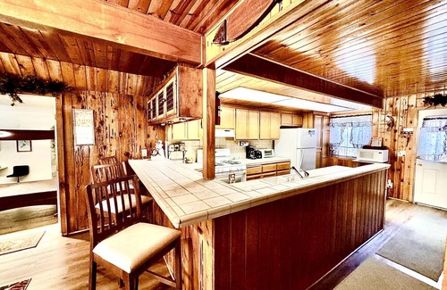 Whispering Forest House | Quiet and family friendly 3-bedroom house with WiFi in Big Bear near slopes