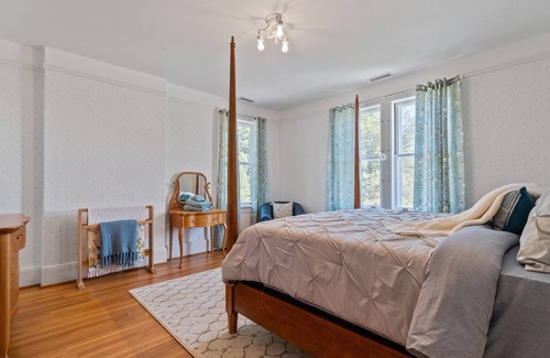 Woodford House | Quiet and Peaceful Century Old Farm House Stunning & Luxurious