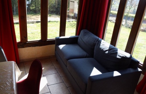 Valennes Cottage | Quiet and pleasant gite facing South with view of the village and the hill