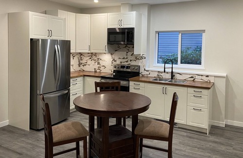 Madeira Park House | Quiet and private suite by the sea