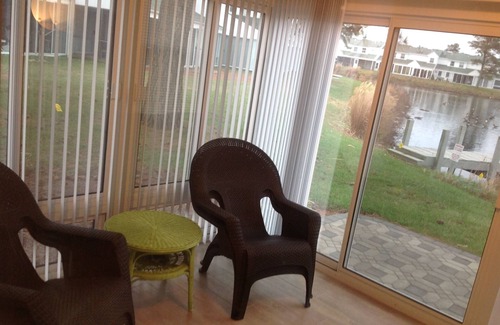 Selbyville House | Quiet and Relaxing End Unit Townhouse with Lakefront View