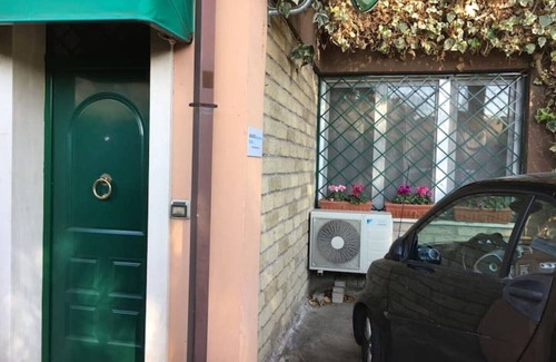 Aurelio Apartment | Quiet Apartment - 5KM from VATICAN- free parking- Well connected to the center