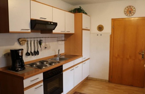 Deudesfeld Apartment | Quiet apartment Blumenhaus Weiler - 2 people.