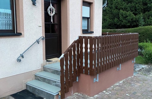 Deudesfeld Apartment | Quiet apartment Blumenhaus Weiler - 2 people.