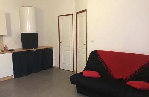 Saint-Macaire Apartment | Quiet apartment in medieval town of st macaire