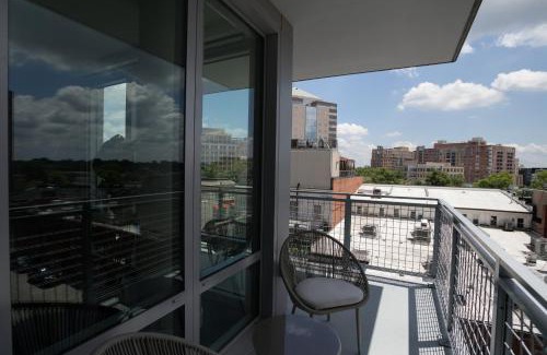 Clarendon Apartment | Quiet Apartment Steps from the Subway at Clarendon