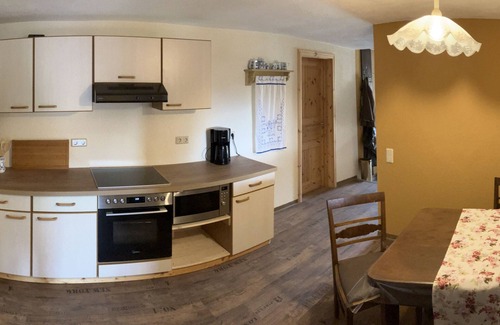 Carpin Condo | Quiet apartment with 82 m2 furnished in art nouveau style.