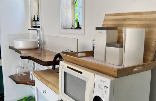 Bulimba House | Quiet back yard guest house in the heart of Bulimba.