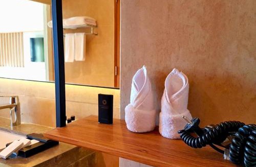 Senggigi Villa | Quiet Beach 1 BR Beach View NE28
