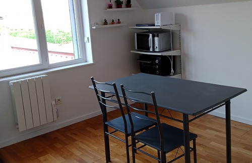Radinghem-en-Weppes Cottage | Quiet, Bright Apartment in the Weppes