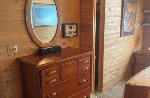 Iron Mountain Other | Quiet Cabin in the UP